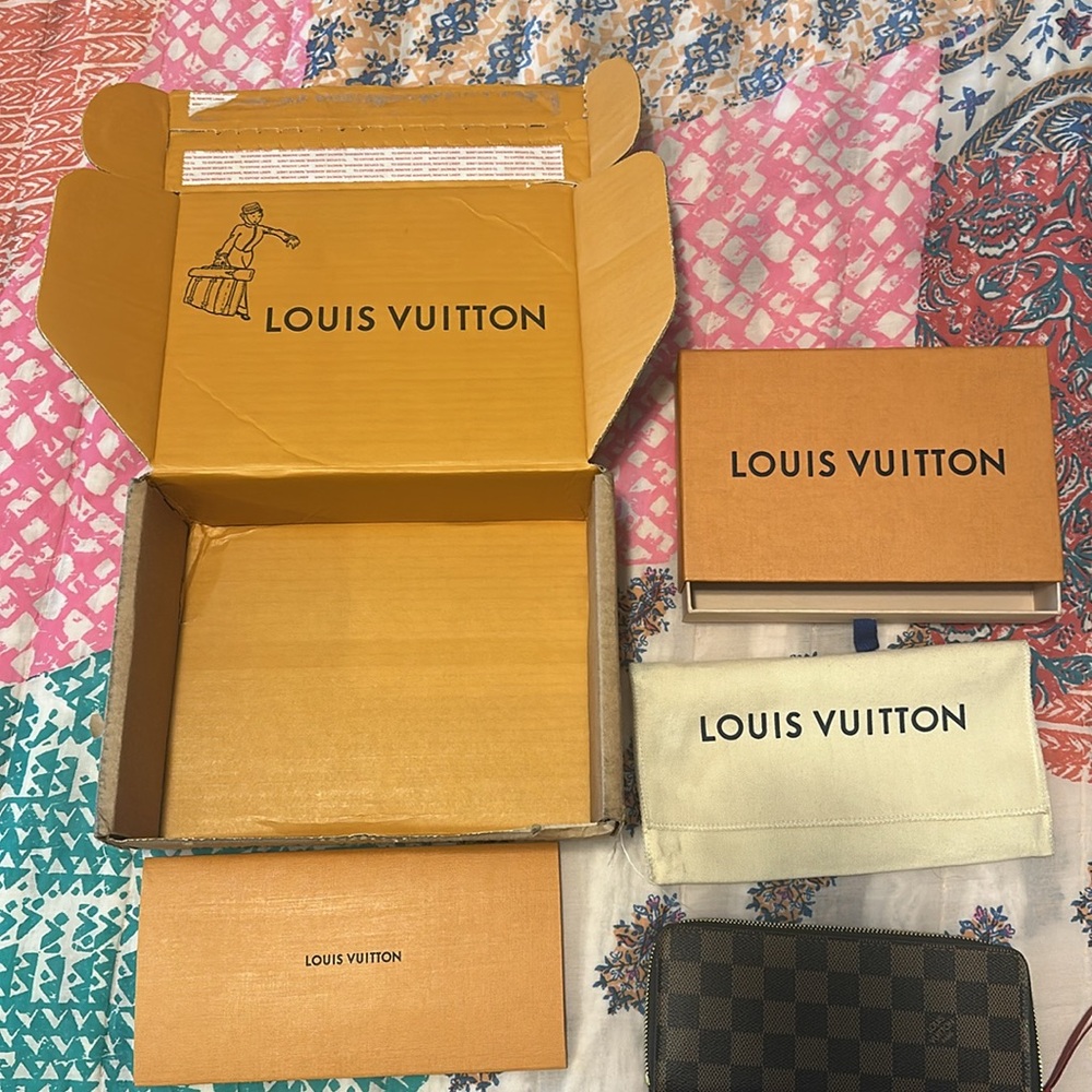 Louis Vuitton Clémence Wallet (like new w/ box) - Picture 14 of 15